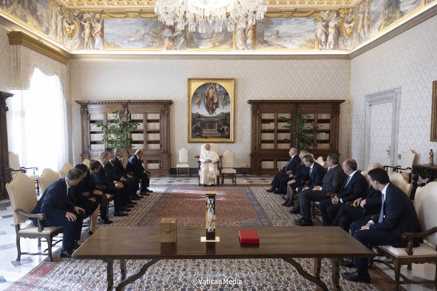 Group photo of the synodal meeting with Pope Leo XIV. © Vatican Media