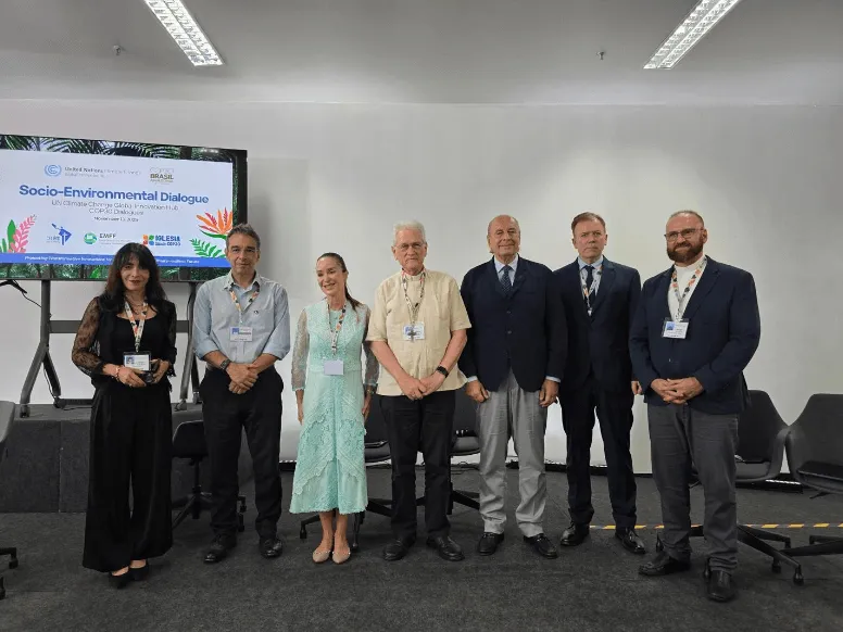 Ponentes del panel Diálogo Socioambiental por la Paz en el Global Innovation Hub de ONU Cambio Climático, COP30 Belém.