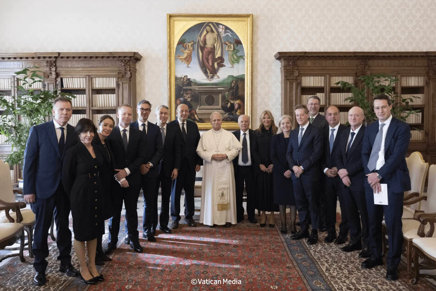 El Papa León XIV saluda a Patricio Lombardi, Director Ejecutivo de EMFF, en la Santa Sede. © Vatican Media